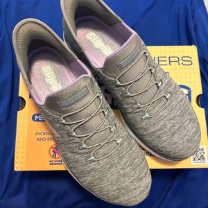 Skechers Hands Free Slip-Ins, Women’s Size 8.5” w/air cooled memory foam, gray